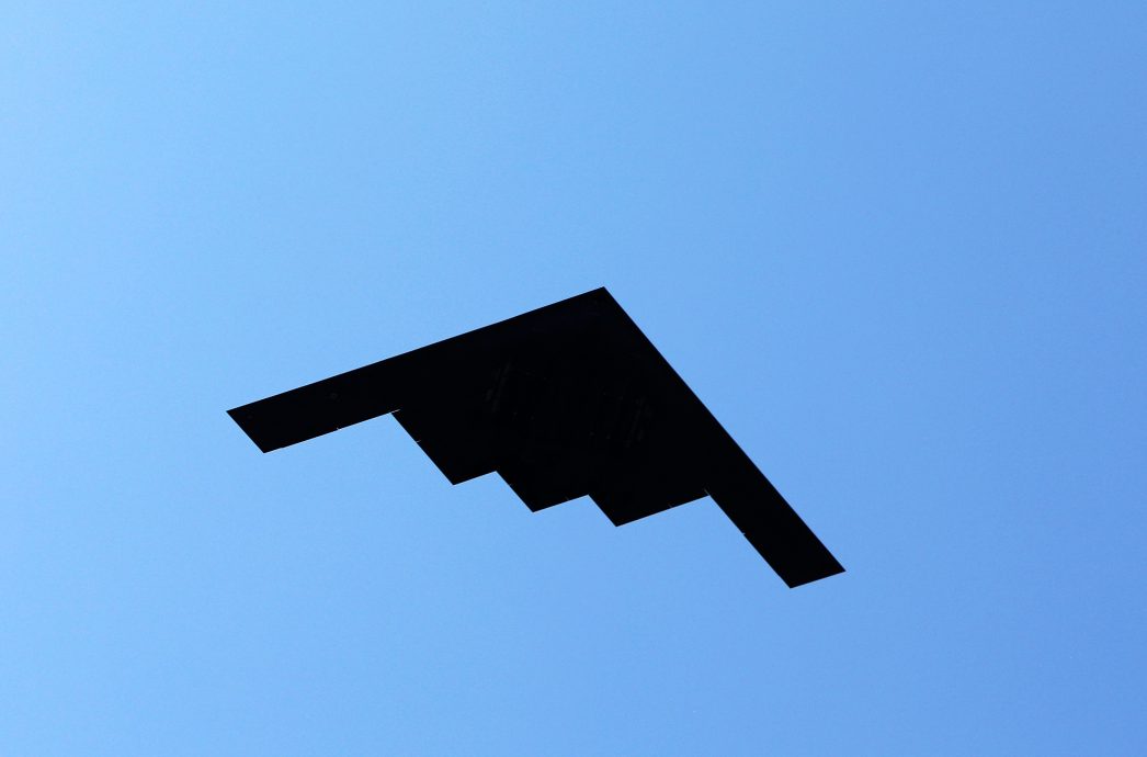 B-2轰炸机和F-35飞越白宫 特朗普赞轰炸伊朗行动“完美无瑕”