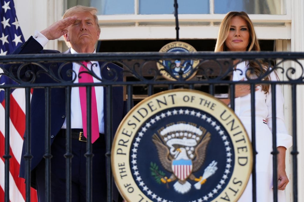 B-2轰炸机和F-35飞越白宫 特朗普赞轰炸伊朗行动“完美无瑕”