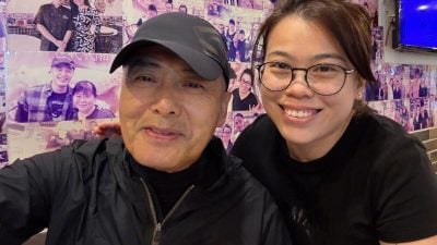 周润发光顾狮城老字号肉骨茶 创办人：发哥是我们家恩公