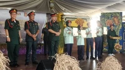 20中小学80学员20教师参与 . 北砂学生少年军营闭幕
