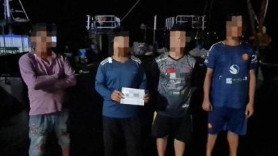 涉非法船对船转运柴油 捕8人扣2油槽船