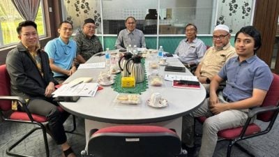 甘榜日拔火灾  /  政府协调会议商讨安置方案 . 拟安排灾民入住组屋