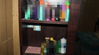 警方关税局突检住宅区．4人拥违禁品被逮