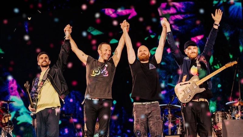 Coldplay演唱会变抓奸直播！亲密男女疑搞“双劈腿”婚外情