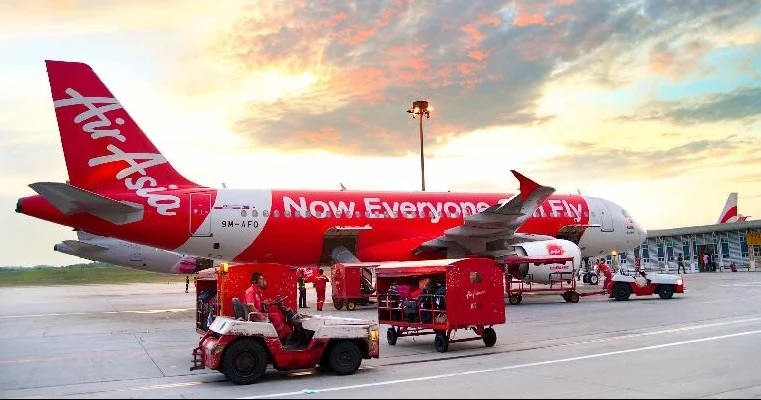 D7326航班乘客打架 亚航X:交中国跟进处理