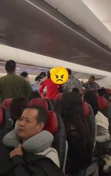 D7326航班乘客打架 亚航X:交中国跟进处理