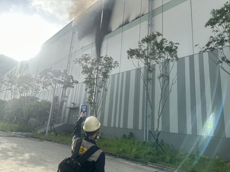 ​台湾高雄三元能源火警　12员工3消防员送医