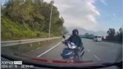 独家| “你把我老婆藏后车厢！” 摩托男大道狂追 吓坏电召车女司机