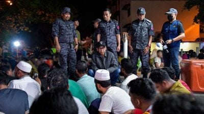 “外劳村”暗藏赌窟 移民局突袭捕近500人