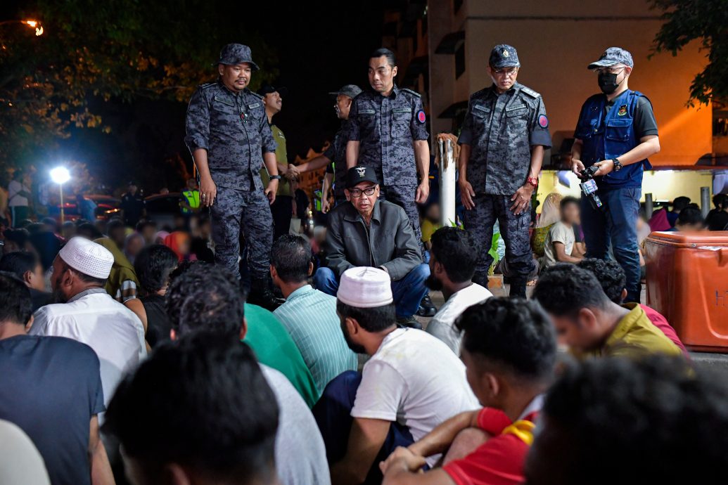 “外劳村”暗藏赌窟 移民局突袭捕近500人