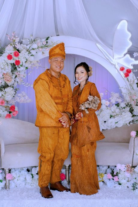 《我们》一场穿在身上的传承:嘉坤族女子与她的树皮婚纱 嘉坤族新娘复兴传统