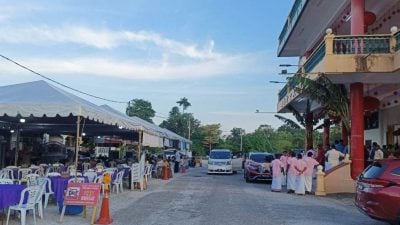 华印裔展现跨族温情 红事撞白事 互体谅