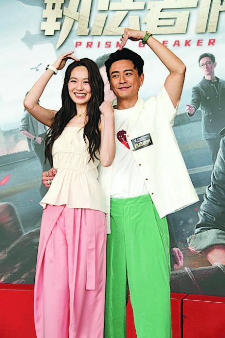 《执法者们》收视破24点隔纸亲蔡洁 黄宗泽再下豪言30点亲脚