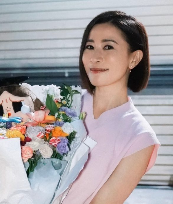 《新闻女王2》深圳杀青 佘诗曼成集邮对象