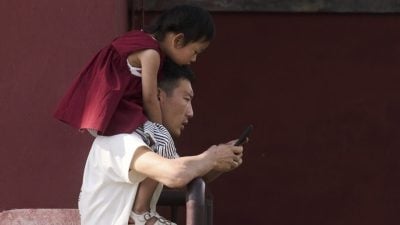 【AI辅导/02】AI成“情绪树洞” 情绪安慰背后藏隐忧……