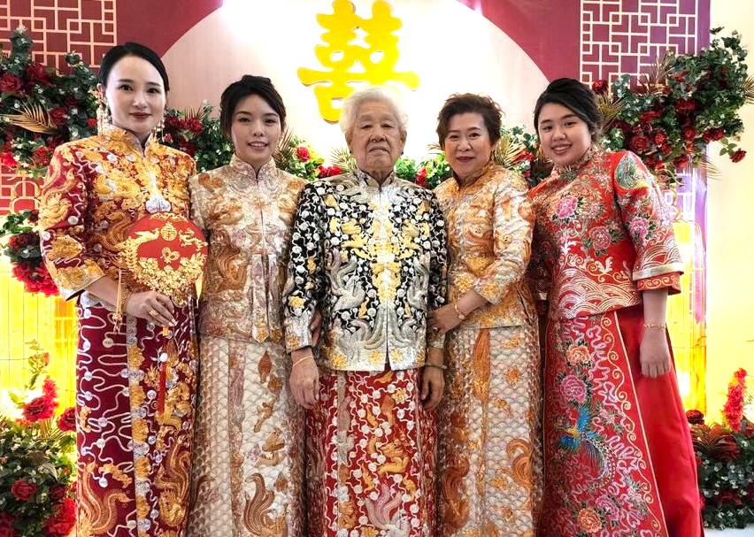 【人生•喜】| 吉日迎亲展传统礼俗 华丽裙褂藏巧思