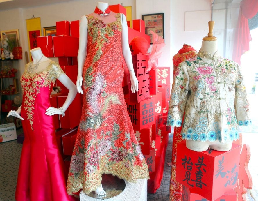 【人生•喜】| 吉日迎亲展传统礼俗 华丽裙褂藏巧思