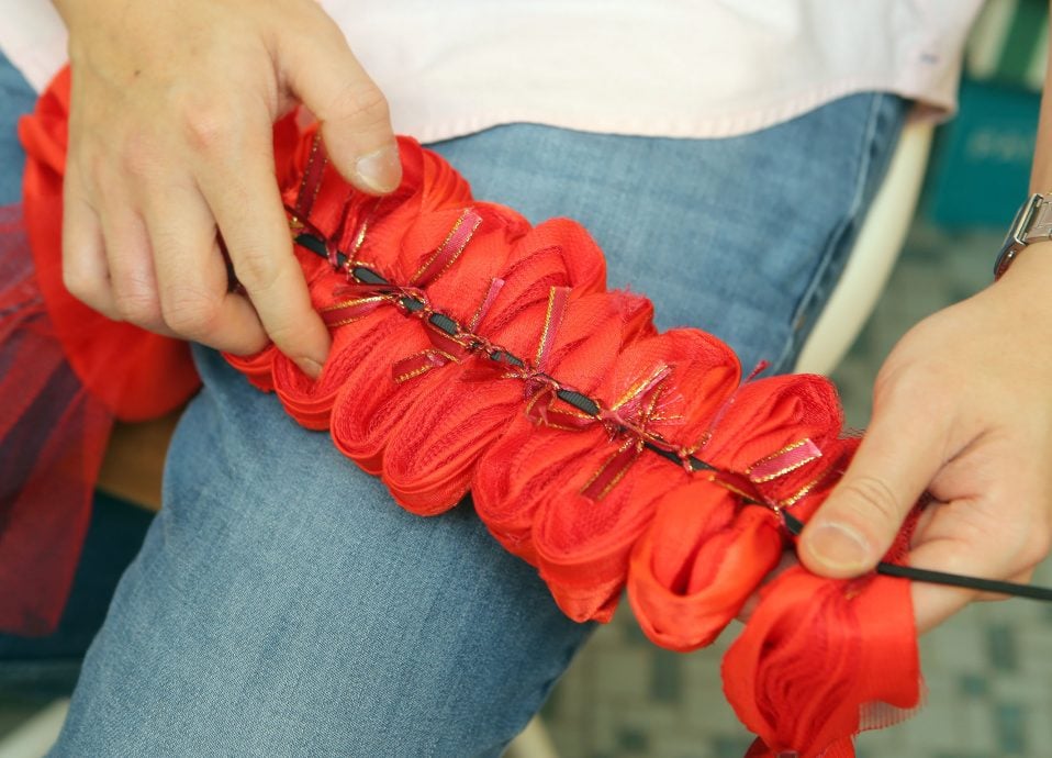 【人生•喜】| 吉日迎亲展传统礼俗 华丽裙褂藏巧思