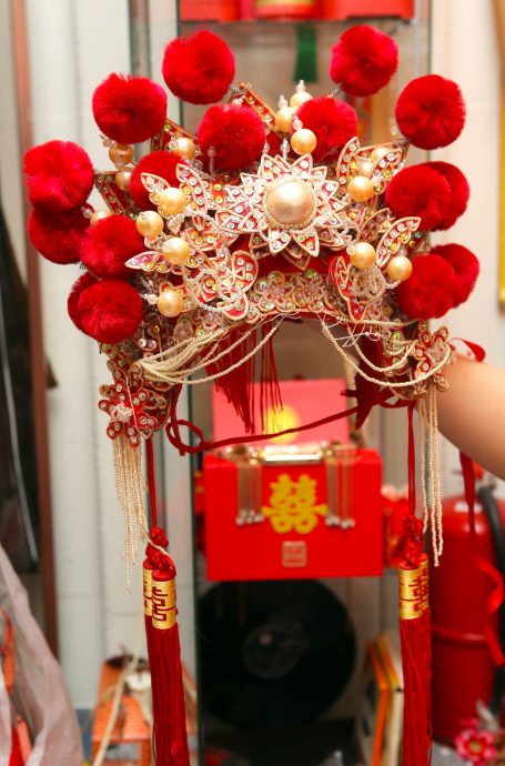 【人生•喜】| 吉日迎亲展传统礼俗 华丽裙褂藏巧思