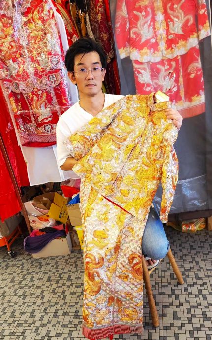 【人生•喜】| 吉日迎亲展传统礼俗 华丽裙褂藏巧思