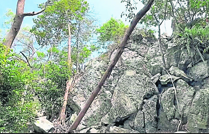 【星角摄】25/7 ME/ 星期五见报（古城上稿）：白岩石山