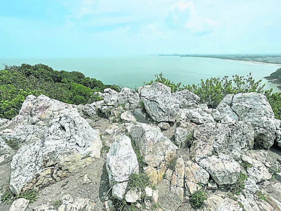 【星角摄】25/7 ME/ 星期五见报（古城上稿）：白岩石山