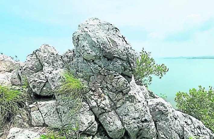 【星角摄】25/7 ME/ 星期五见报（古城上稿）：白岩石山