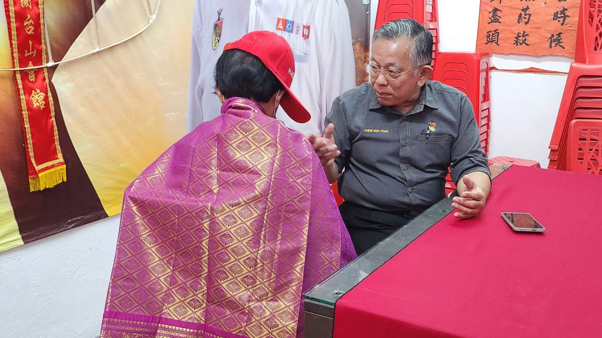 一句“我爱你” 妇女陷情网 甘心奉上近万积蓄给小鲜肉直播主