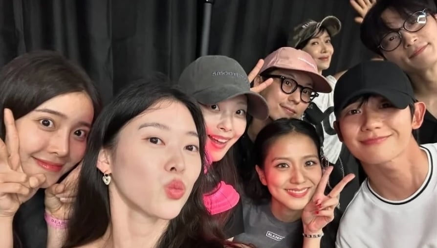 丁海寅现身力挺Jisoo超有爱 J-Hope仅坐普通观众席惹议