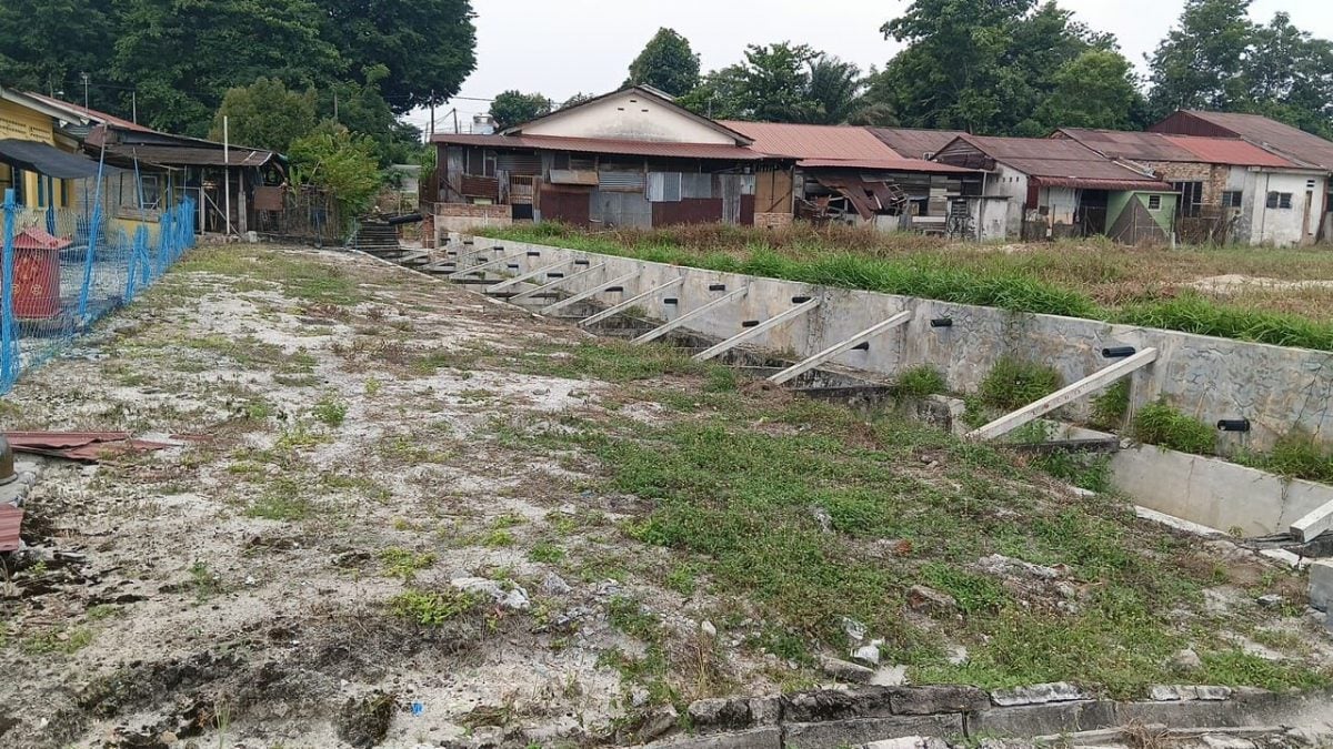 万邦刁湾水沟损坏 空地松沙存安全隐患 当局承诺尽快提升修复