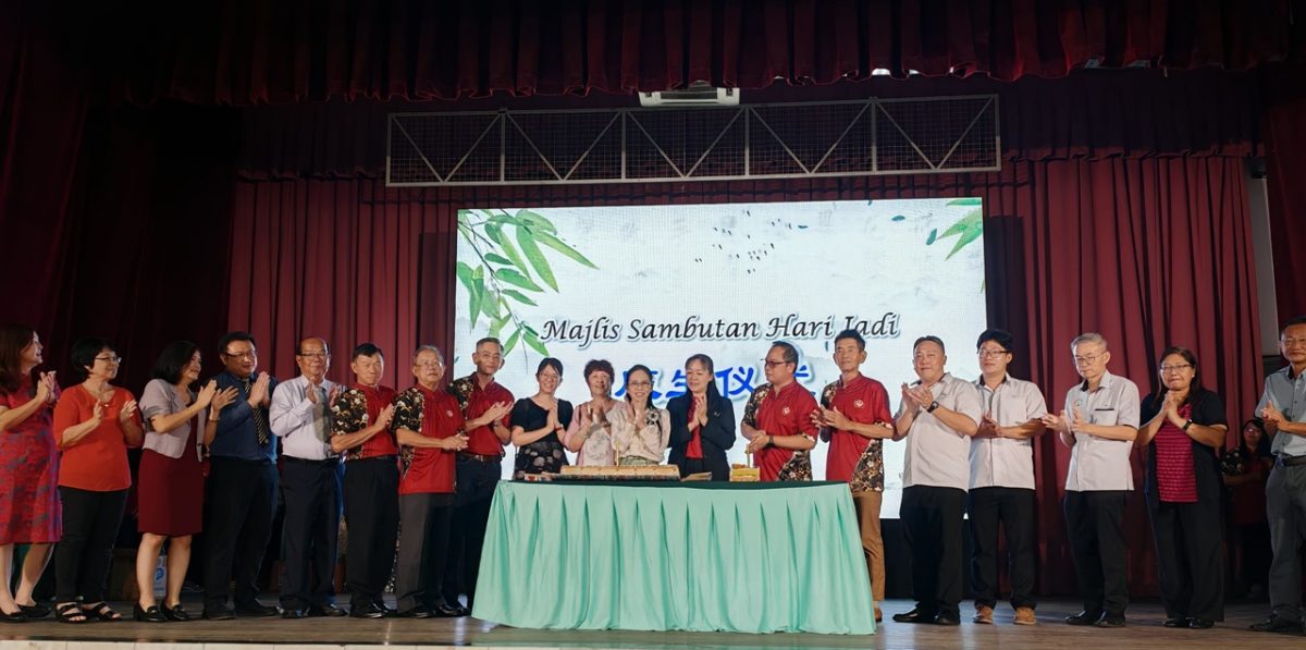 万里望万华一校  方淑芬校长荣休