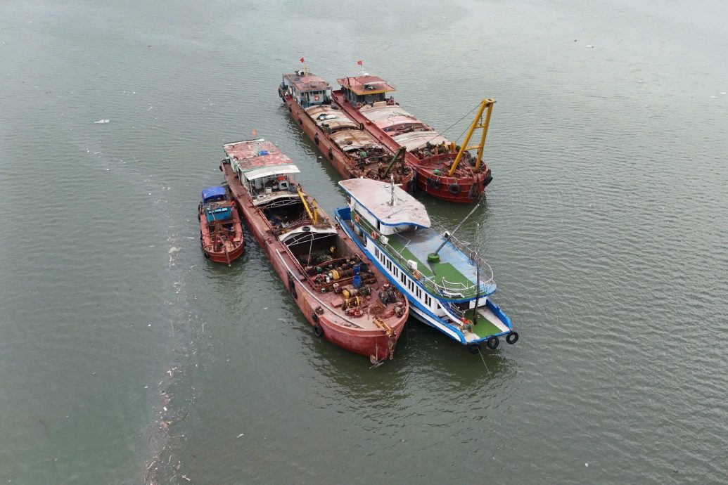 下龙湾游船倾覆事件 官方下调至35死 4人仍失踪