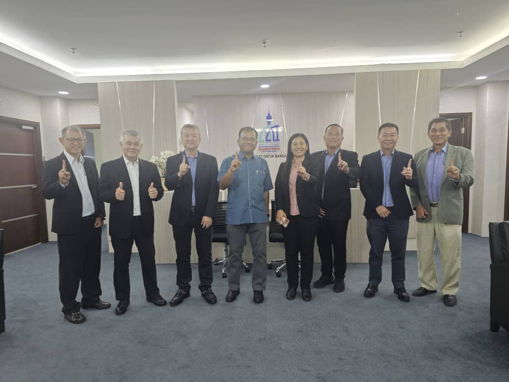 业主欠税商家无法更新营业执照,关丹中总拜会市长反映困境。
