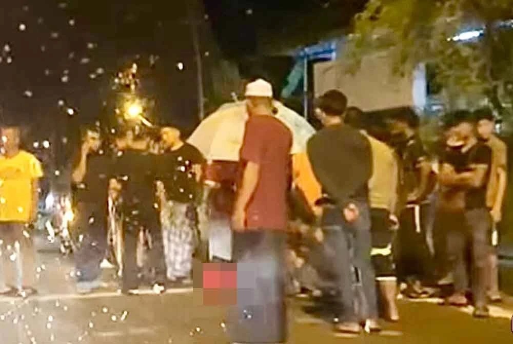 东(已签):“撞后逃”,19岁青年骑士送命。