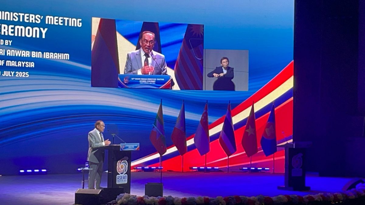 东盟外长会议|安华:外交经济更紧密合作 应对关税壁垒新常态