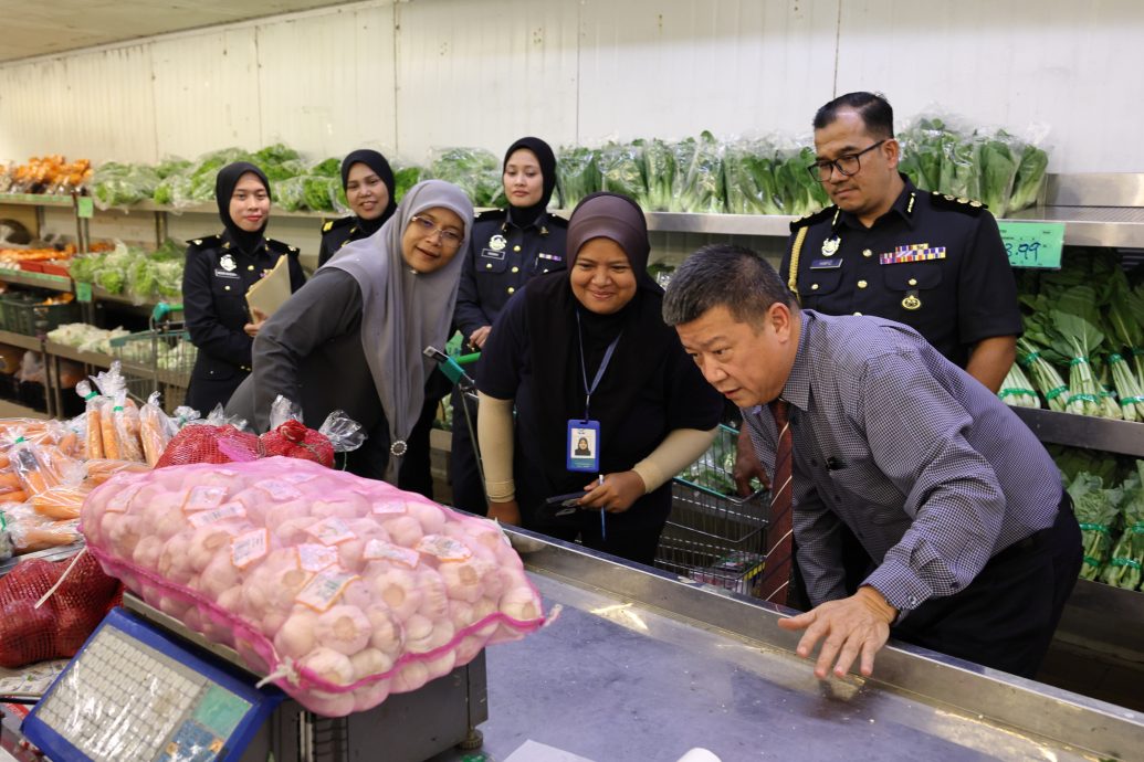 东： （已签发）沈春祥指出，州内部分超市在出售包装蔬菜仍存在“不足称”的情况