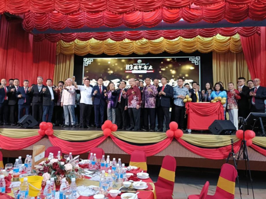 东:吉兰丹中华总商会会长拿督叶翃瑚表示,团结政府在应对民生、经济、教育等国内课题上显得不够力度。当务之急,政府必须提出清晰的改革议程。