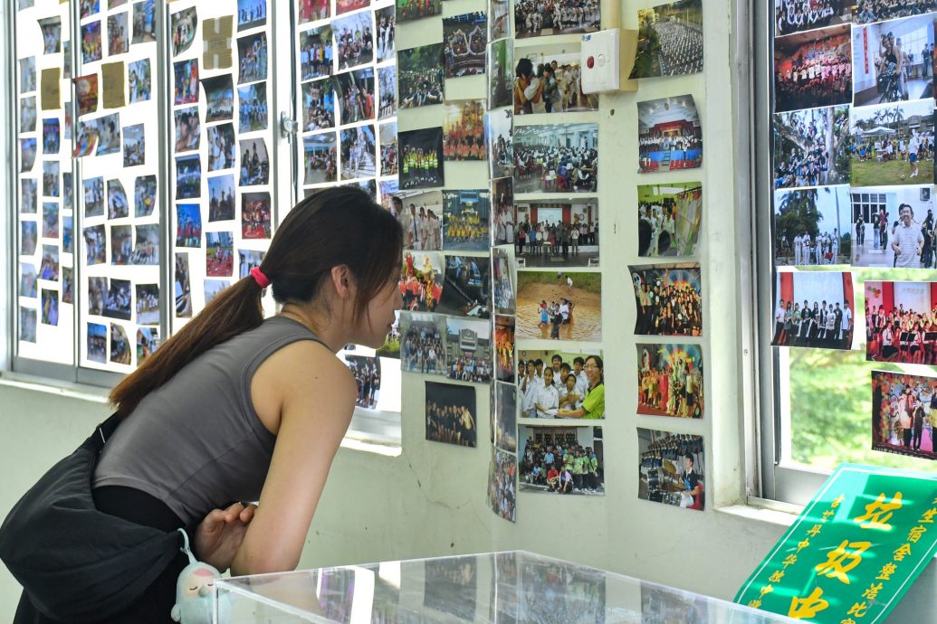 东：吉兰丹中华独中迎来复兴40周年庆典并举办“校友相聚欢”活动，校园里处处洋溢著欢聚、热闹的气息。