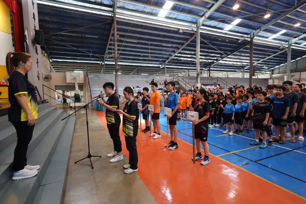 东:已签发:2025年第50届全彭乒乓锦标赛开赛,五县好手同场竞技争夺各组别的冠军殊荣。