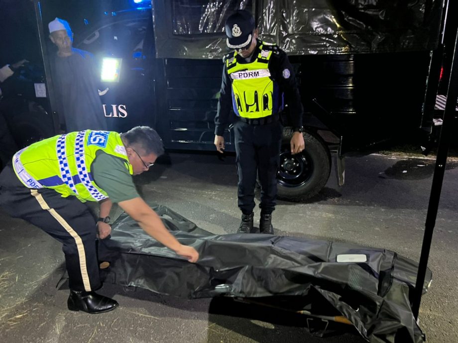 东:已签发:34岁餐饮店小贩骑摩托车上班途中,突然失控撞向路牌,意外导致骑士命丧现场。