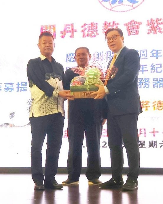 东:已签发:关丹华团联合会会长拿督蔡永祥认为,政府在落实政策之前,应当倾听人民意见,方能达到公平施政及稳定市场情况