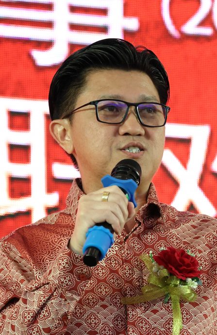 东：已签发：彭华团宣誓就职