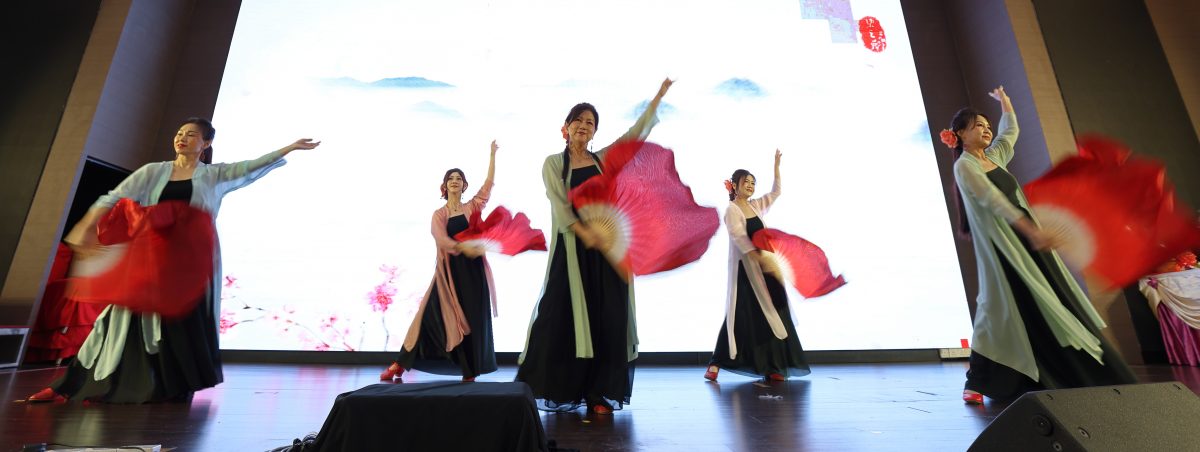 东：已签发：彭华团宣誓就职