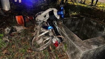 骑士转弯遭撞亡  一岁儿重伤送院