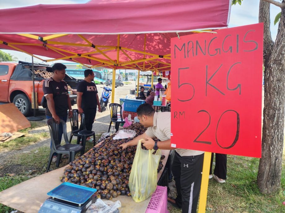 东：已签发：泰国进口山竹近期涌入本地市场，不仅价格相对低廉，品质亦媲美本地山竹，深受消费者青睐。