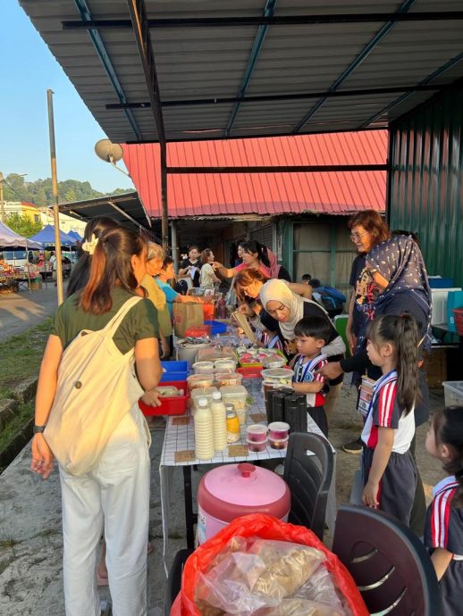 东:已签发:甘马挽一所幼儿园联合家长举办“救救老虎义卖会”,为马来亚虎保育筹集善款,为濒危物种的保护工作注入温暖力量。