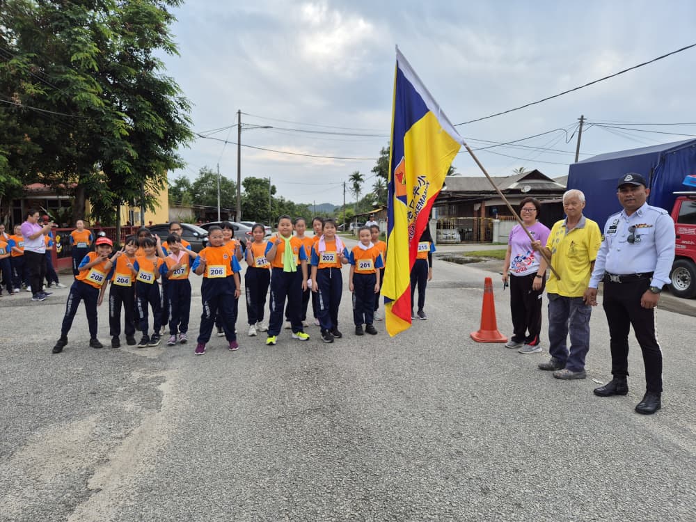 东:已签发:甘马挽港口小学举办2025年校际快乐越野奔跑赛