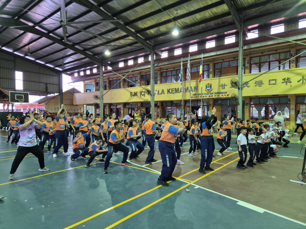 东:已签发:甘马挽港口小学举办2025年校际快乐越野奔跑赛