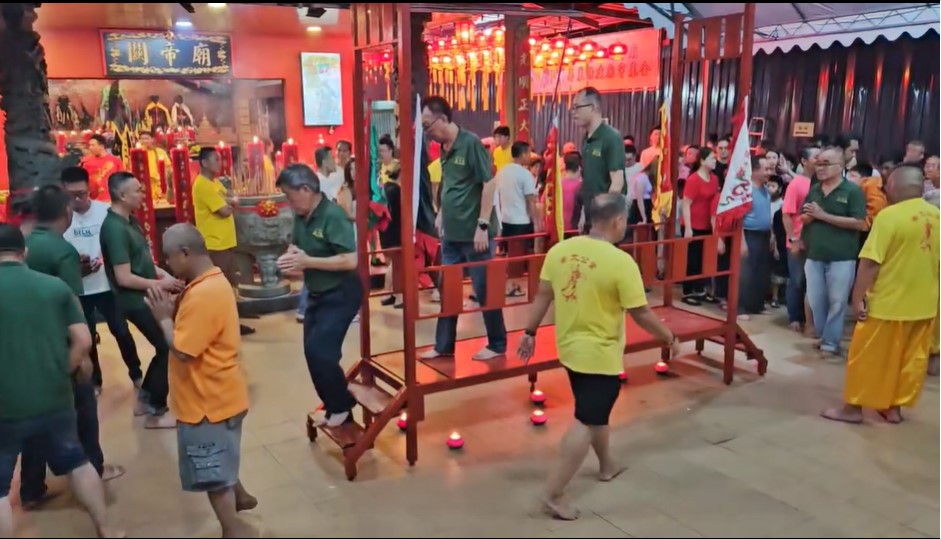 登嘉楼关帝庙今年顺利举办关帝圣君千秋宝诞庆典,活动各项筹备工作进展顺利,不仅成功获得瓜登市政厅批准的歌台表演准证,建庙基金的筹募工作也获得热烈响应。