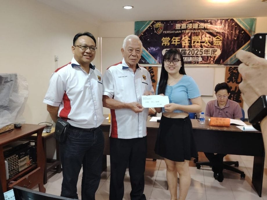 东:已签发:登嘉楼建造行会会长黄良结促请政府审时度势,循序渐进地推行各项提升国家经济的政策,以免接踵而来的新措施令工商界难以承受、负担日益沉重。
